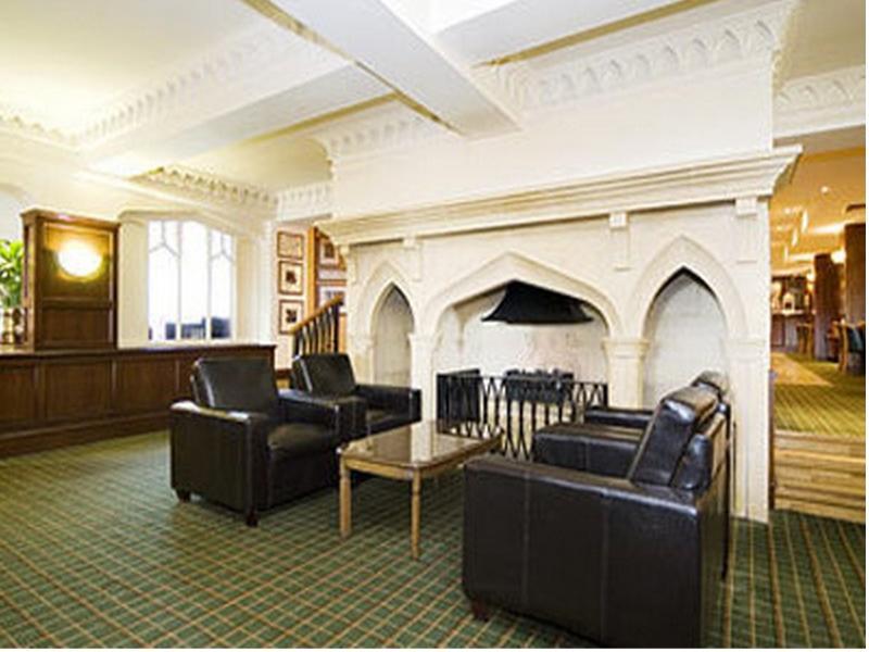 The Aberdeen Dyce Hotel Интерьер фото