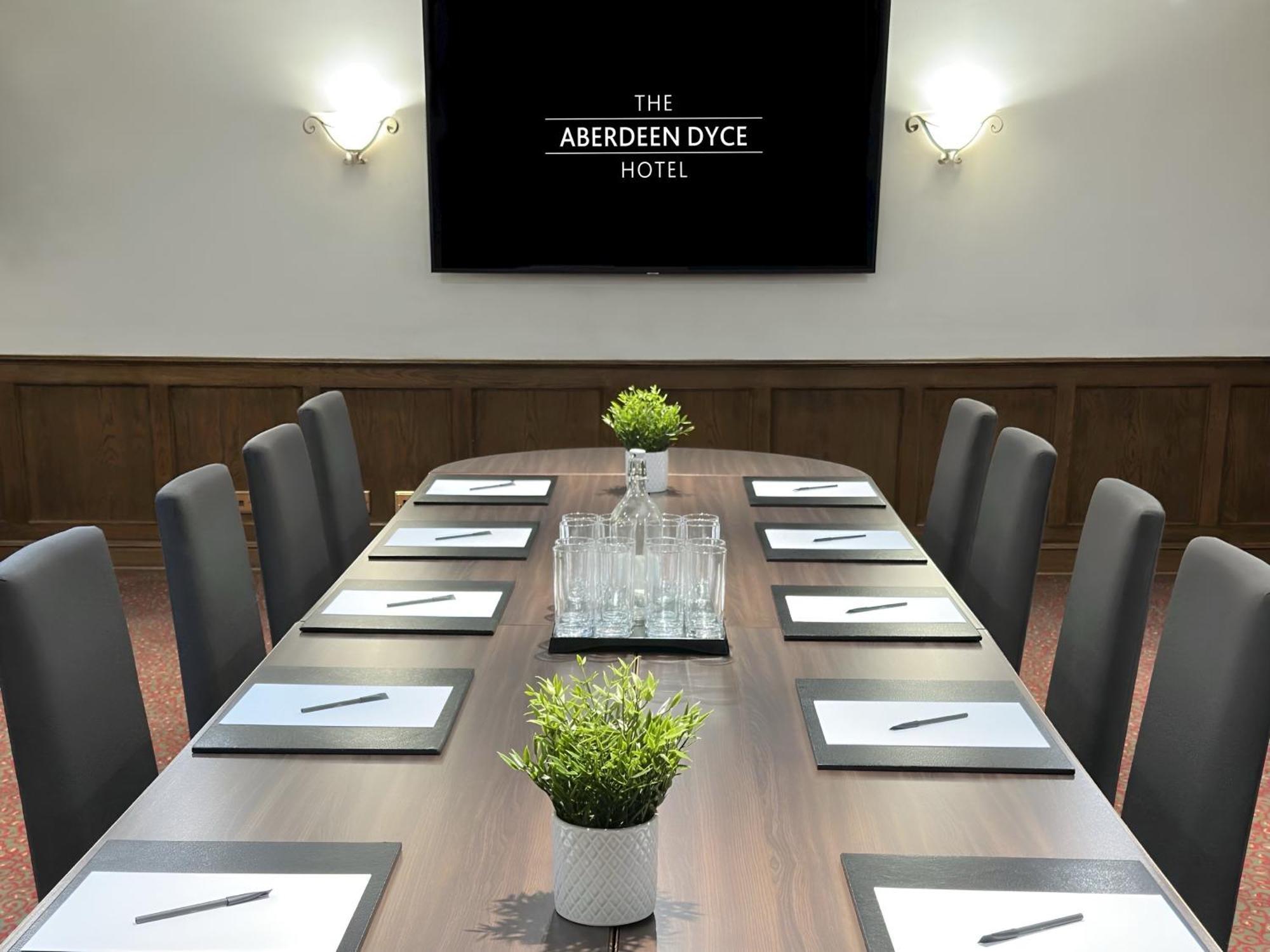 The Aberdeen Dyce Hotel Экстерьер фото