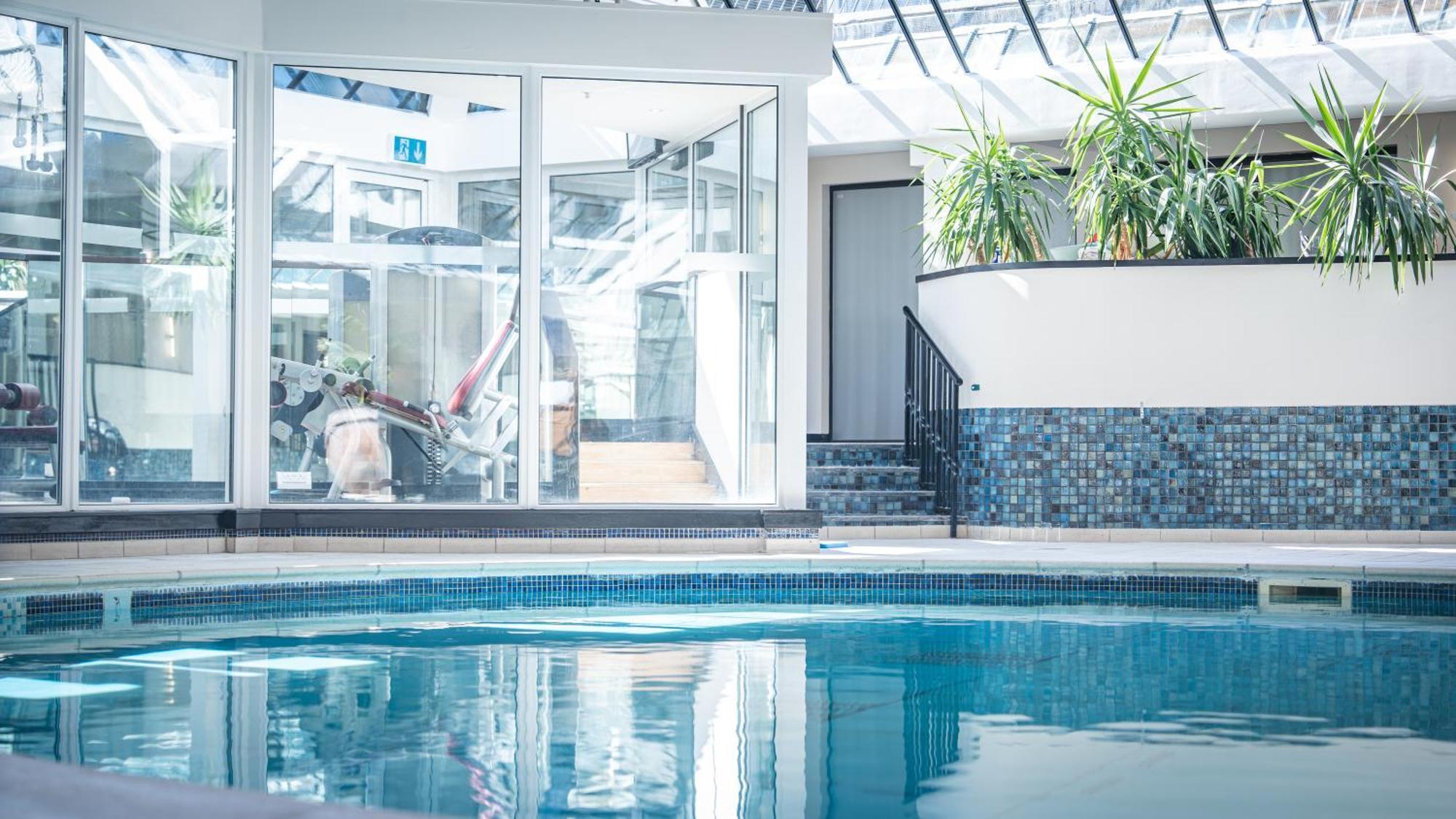 The Aberdeen Dyce Hotel Экстерьер фото
