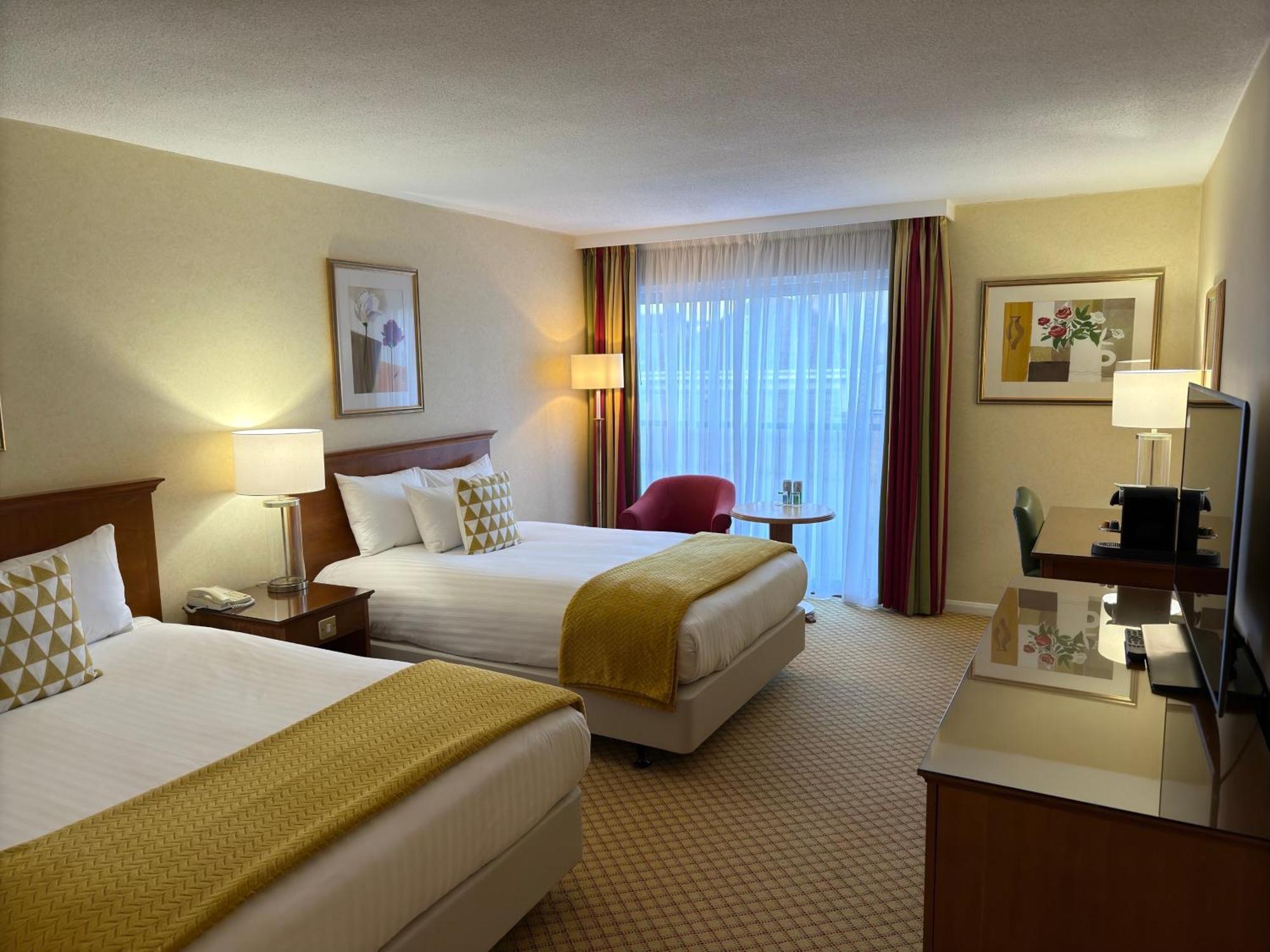 The Aberdeen Dyce Hotel Экстерьер фото