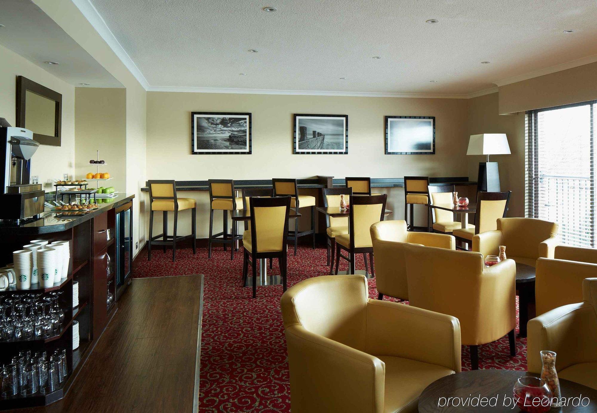 The Aberdeen Dyce Hotel Экстерьер фото