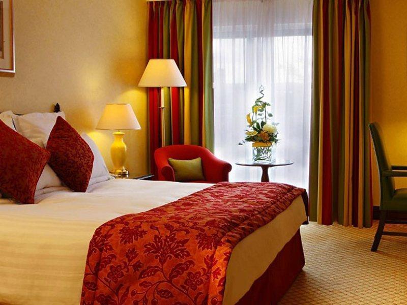 The Aberdeen Dyce Hotel Экстерьер фото
