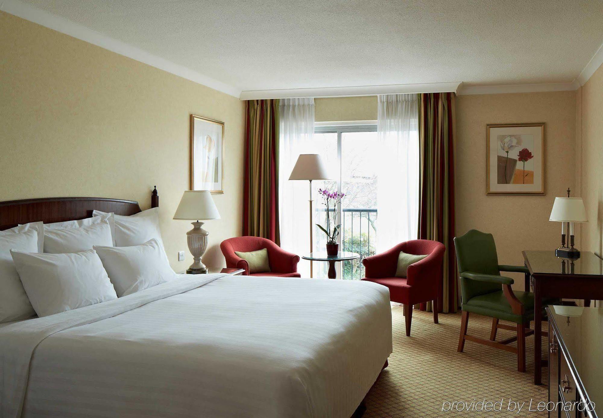 The Aberdeen Dyce Hotel Экстерьер фото