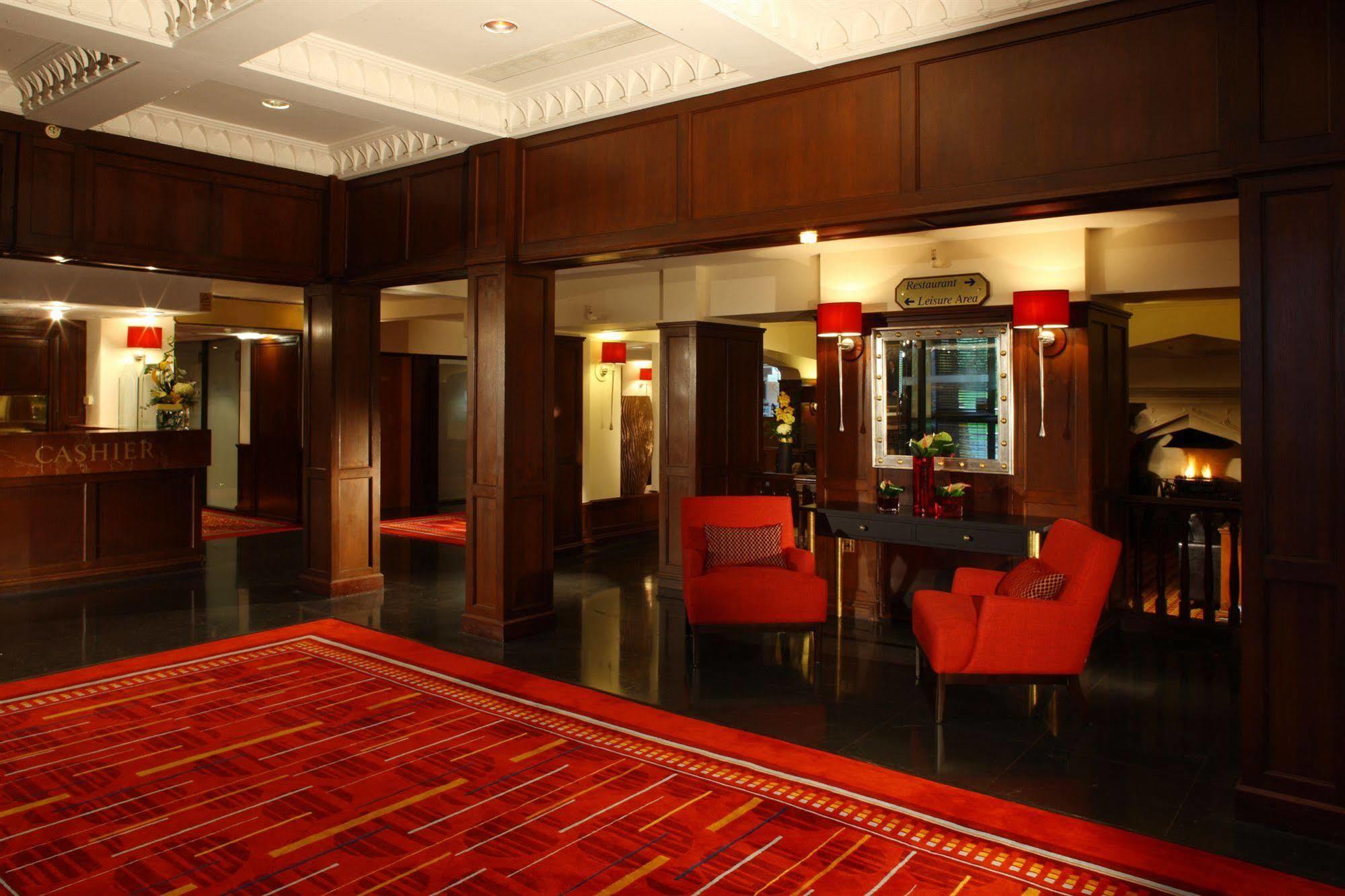 The Aberdeen Dyce Hotel Экстерьер фото