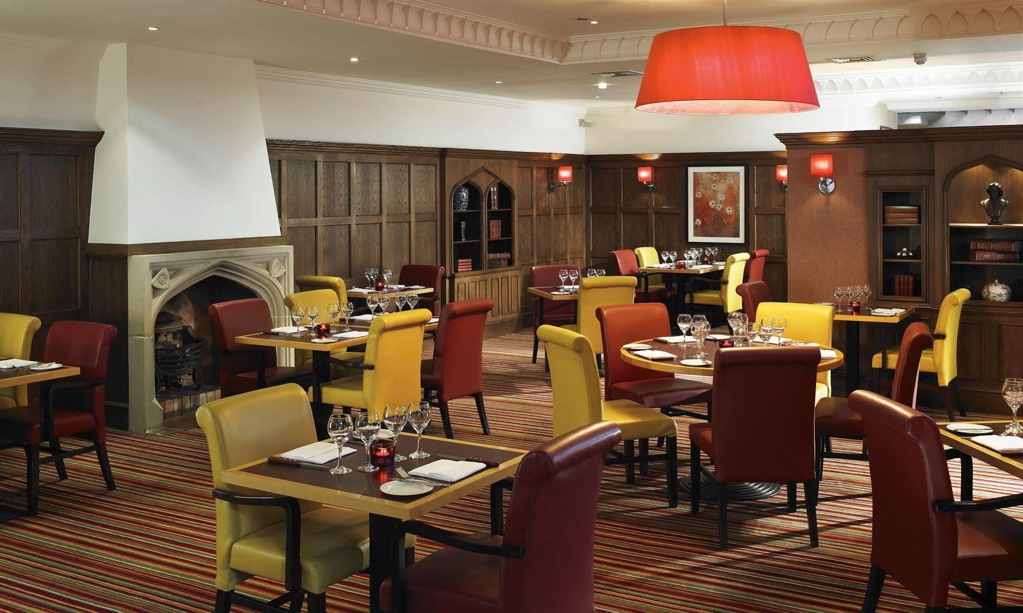 The Aberdeen Dyce Hotel Экстерьер фото