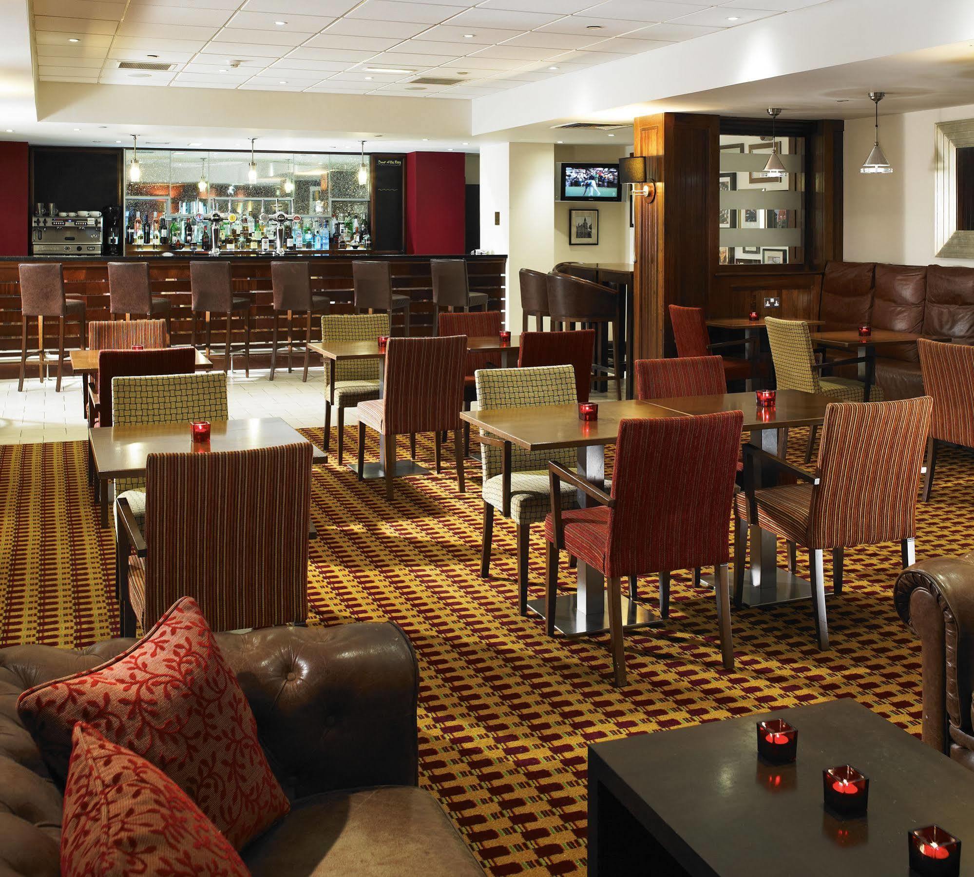 The Aberdeen Dyce Hotel Экстерьер фото