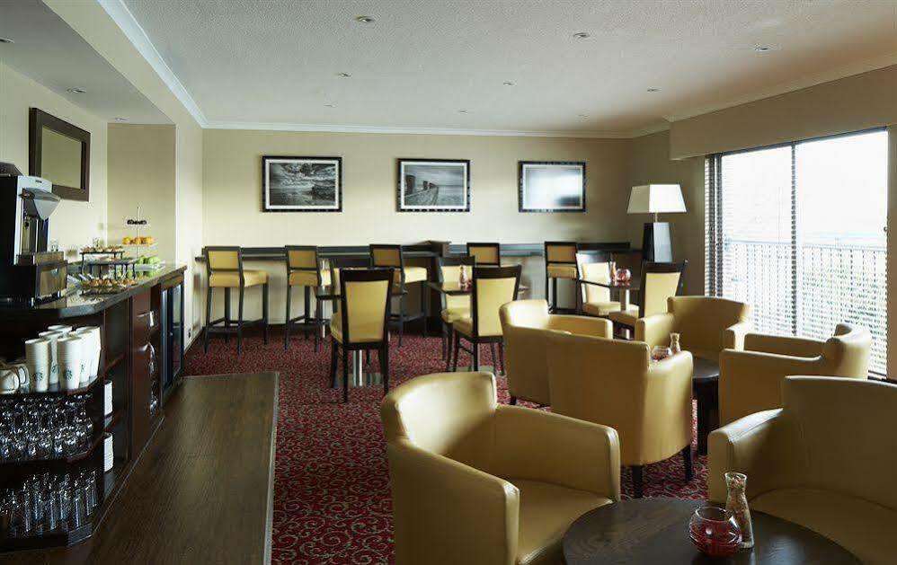 The Aberdeen Dyce Hotel Экстерьер фото